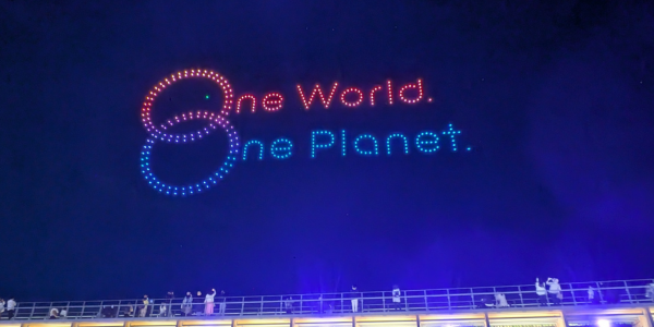 大阪万博　ドローン　「One World. One Planet.」