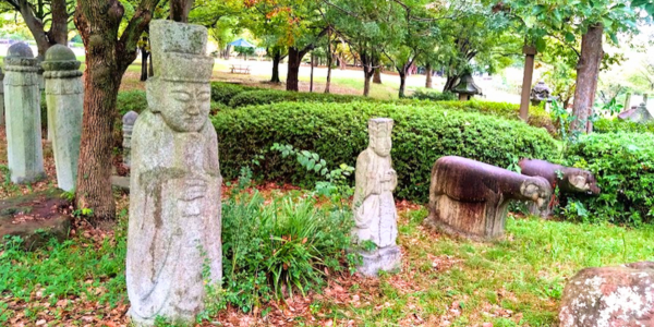 鶴見緑地　韓国庭園　石像