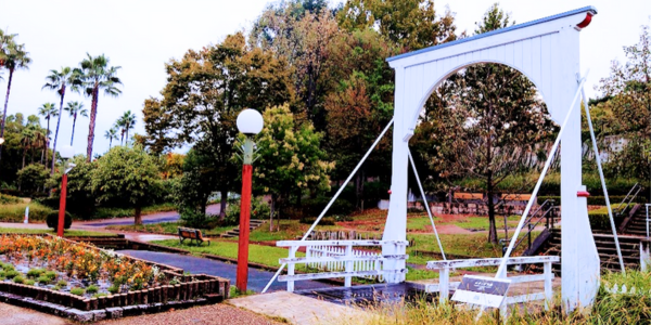 鶴見緑地　オランダ