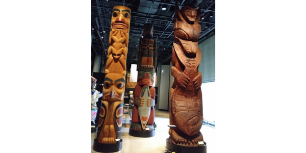 国立民族学博物館 アメリカ大陸 トーテムポールの展示
