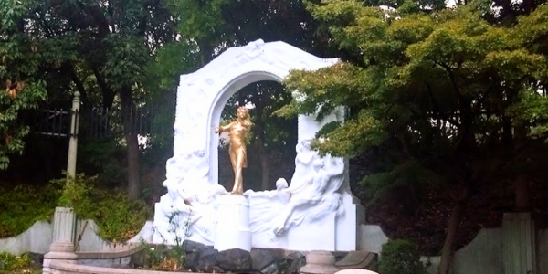 鶴見緑地　オーストリア