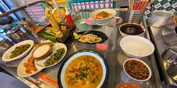 大阪万博 料理 タイ料理 サンプル